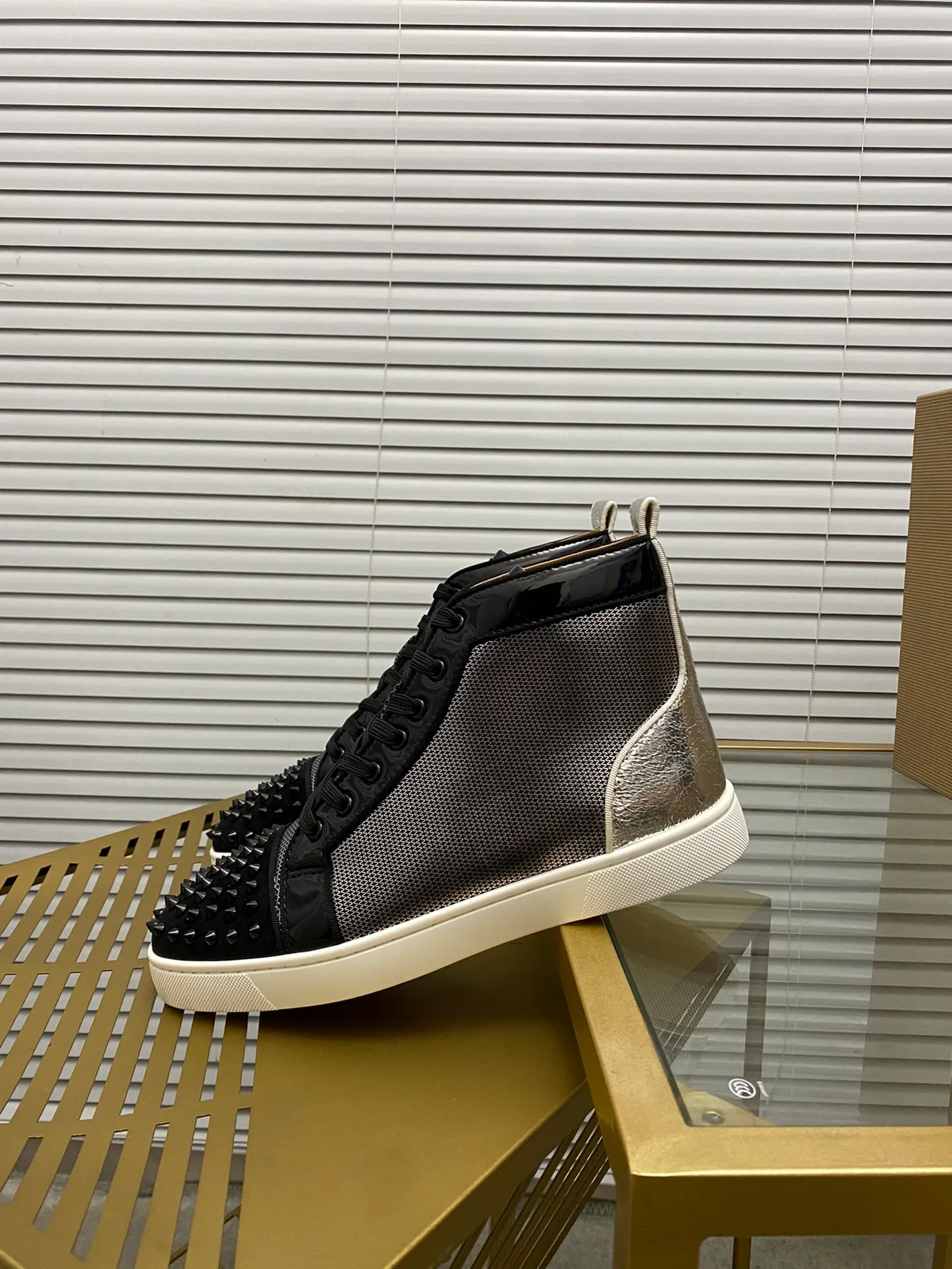 (Customized model) Ex-factory price is 540. christian louboutin (CL red sole shoes) counter series, casual sneakers for couples 📢 📢 📢 Exclusive hot style release 🎈🎈💪 Movable latex feet 👻 Finished outsole line [Proud] 😝Female 35-40# Male 38#-46, global supply😝 [Top version]: Original imported genuine leather upper, top original leather lining, original molded TPU outsole, original 1:1 detail processing, original shoe last,